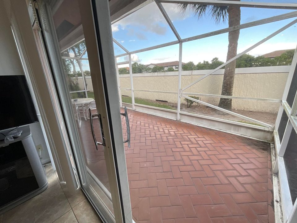 Active With Contract: $2,700 (2 beds, 2 baths, 1658 Square Feet)