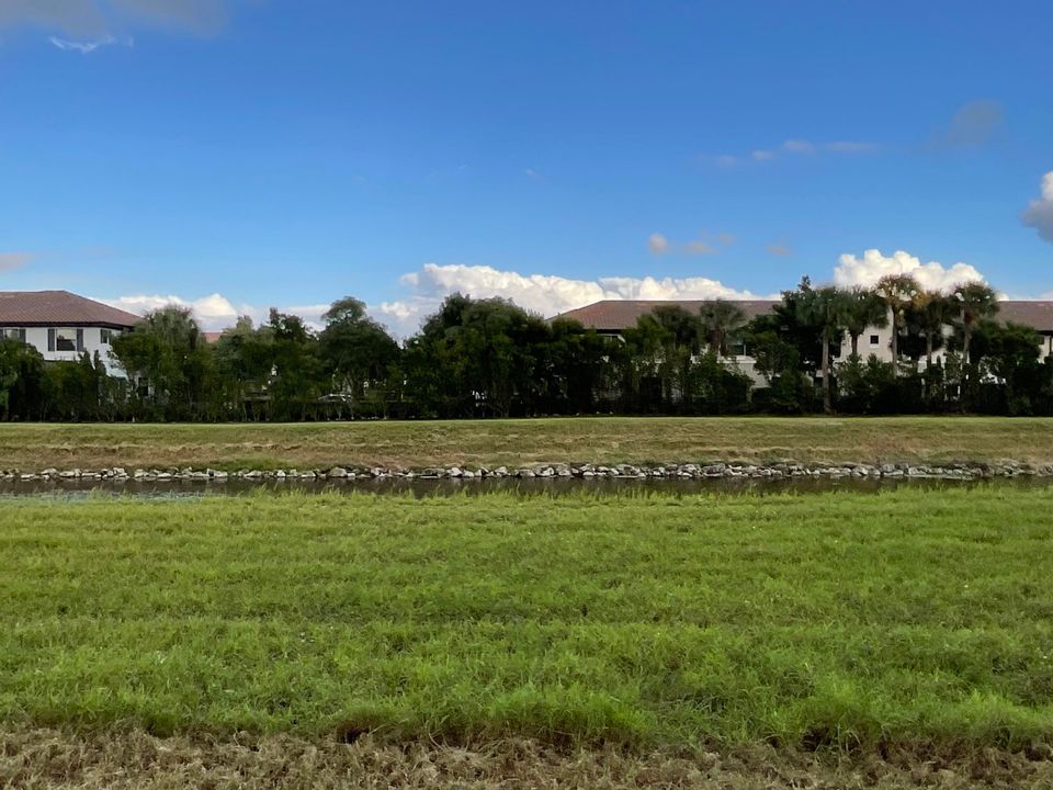 Active With Contract: $2,700 (2 beds, 2 baths, 1658 Square Feet)