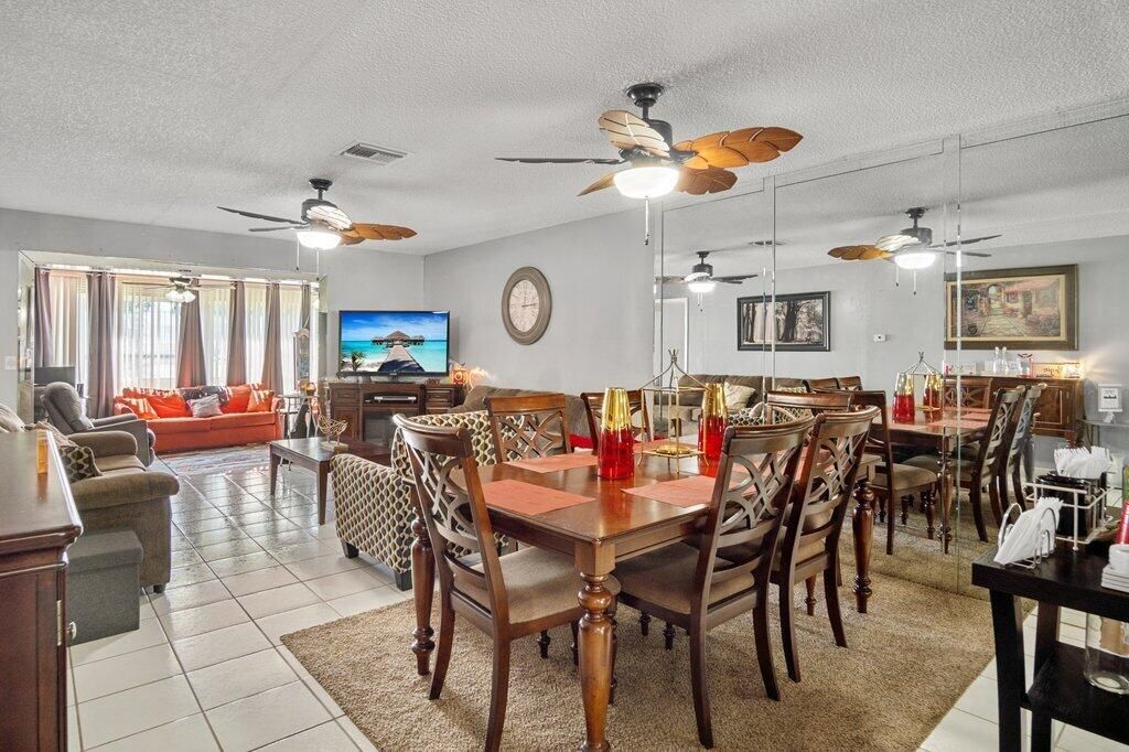 For Sale: $195,000 (2 beds, 2 baths, 999 Square Feet)