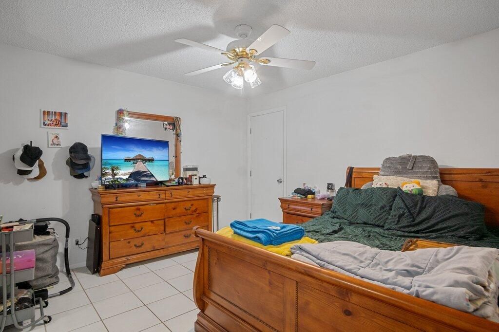 For Sale: $195,000 (2 beds, 2 baths, 999 Square Feet)