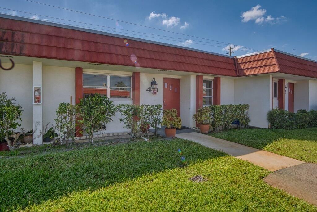 For Sale: $195,000 (2 beds, 2 baths, 999 Square Feet)