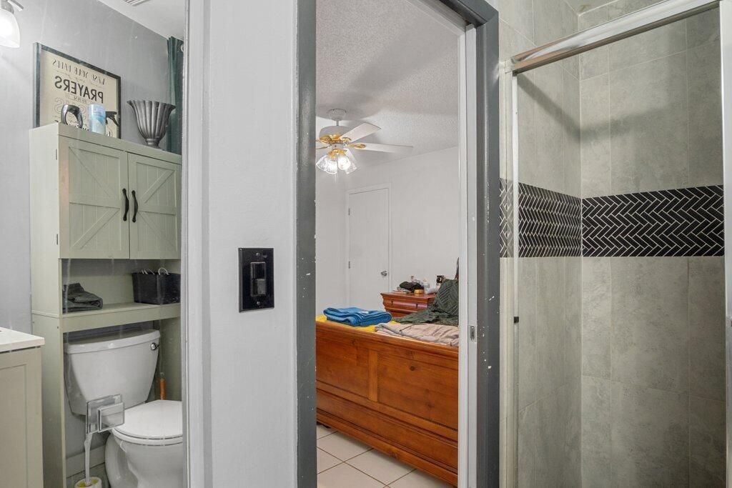 For Sale: $195,000 (2 beds, 2 baths, 999 Square Feet)