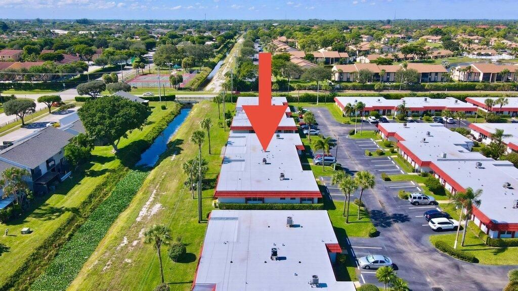 For Sale: $195,000 (2 beds, 2 baths, 999 Square Feet)