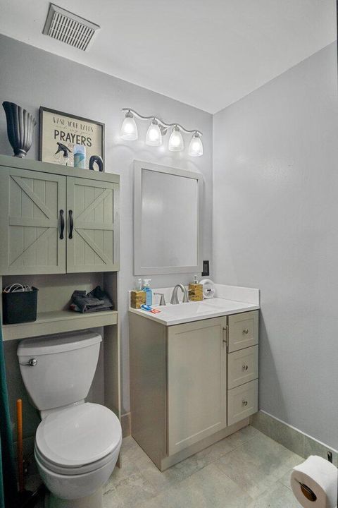 For Sale: $195,000 (2 beds, 2 baths, 999 Square Feet)