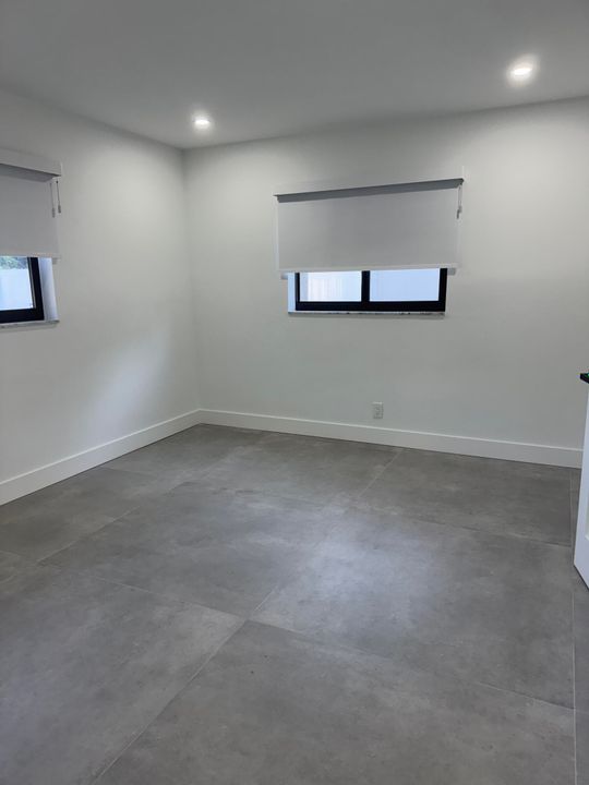 Active With Contract: $6,500 (3 beds, 3 baths, 2452 Square Feet)