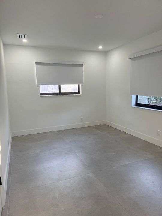 Active With Contract: $6,500 (3 beds, 3 baths, 2452 Square Feet)