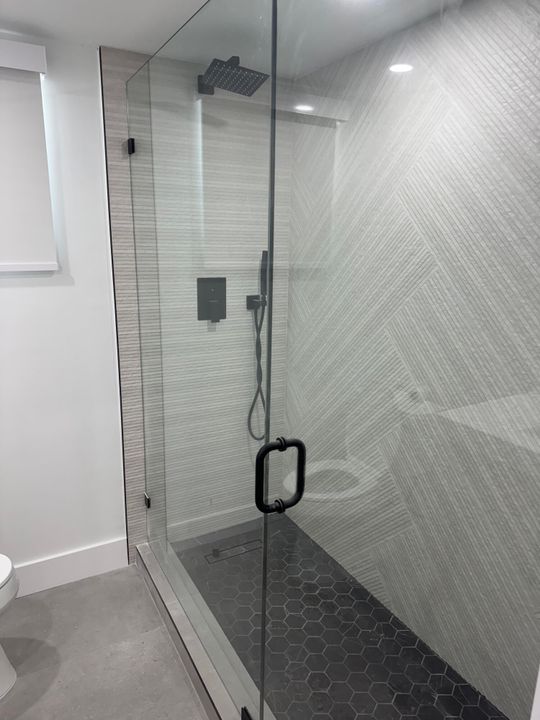 Active With Contract: $6,500 (3 beds, 3 baths, 2452 Square Feet)