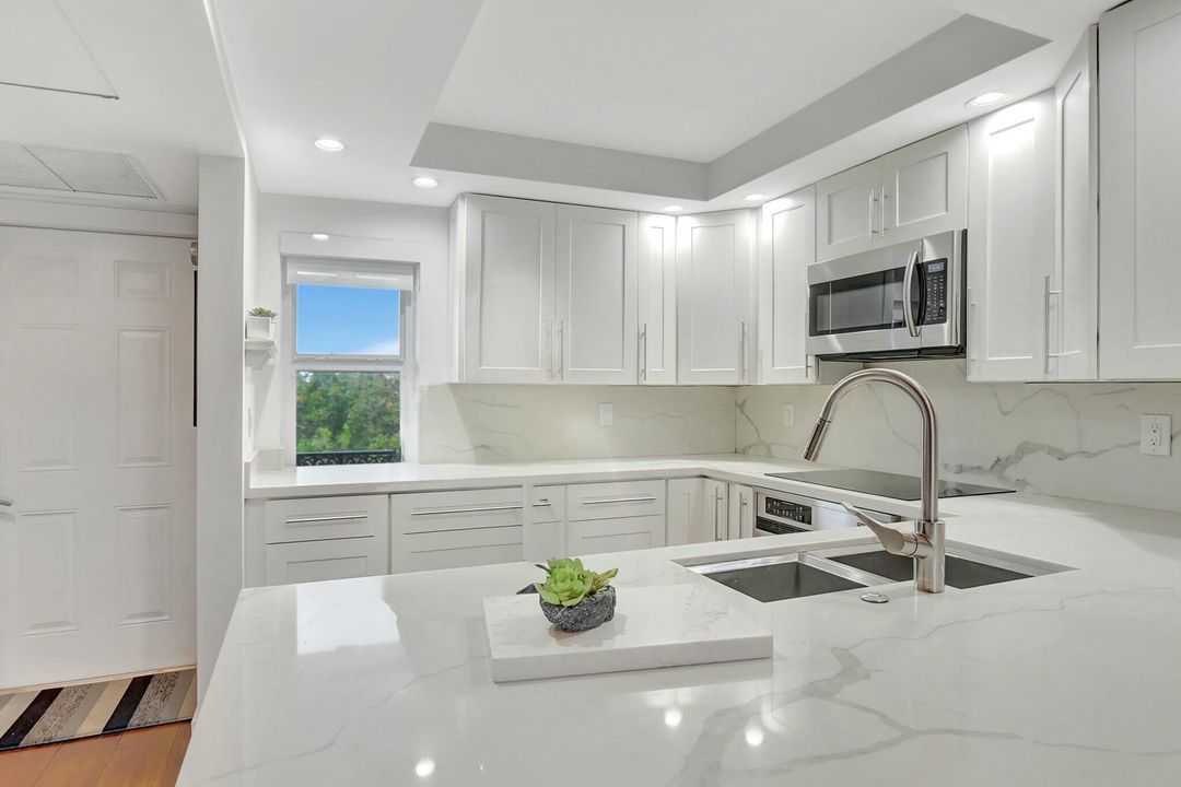 For Rent: $3,300 (1 beds, 1 baths, 793 Square Feet)