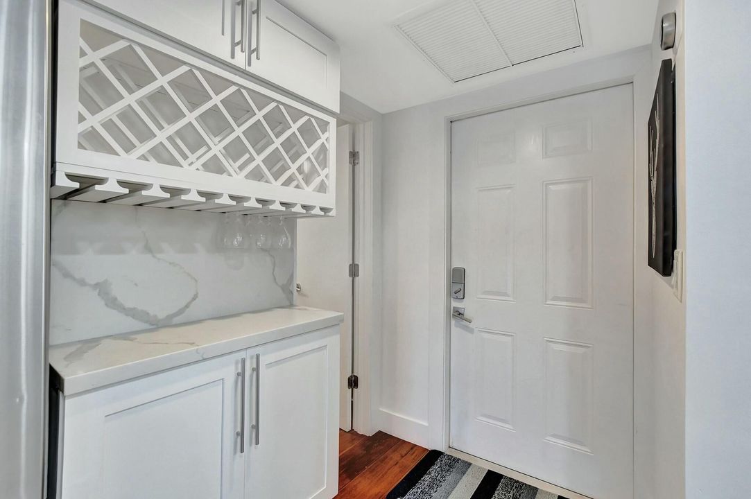 For Rent: $3,300 (1 beds, 1 baths, 793 Square Feet)