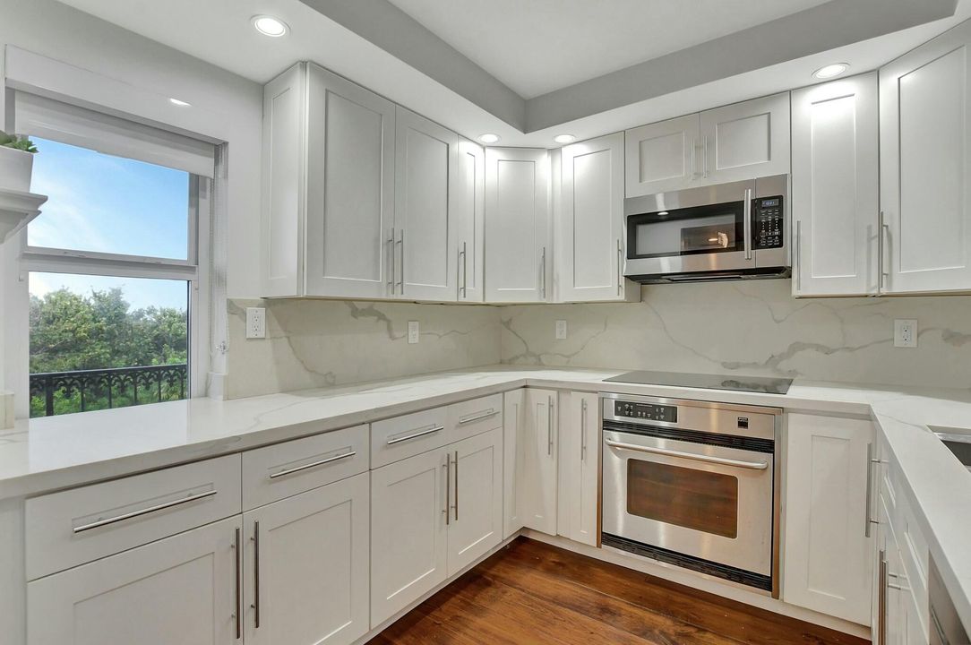 For Rent: $3,300 (1 beds, 1 baths, 793 Square Feet)