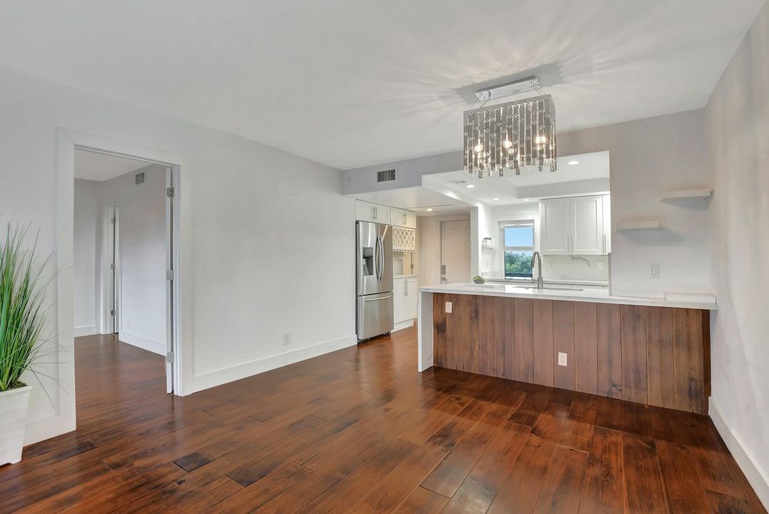 For Rent: $3,300 (1 beds, 1 baths, 793 Square Feet)