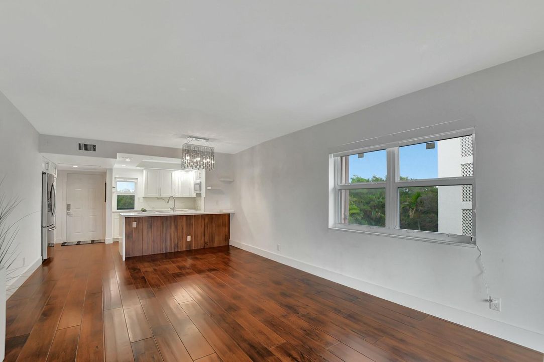 For Rent: $3,300 (1 beds, 1 baths, 793 Square Feet)