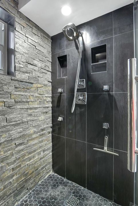 For Rent: $3,300 (1 beds, 1 baths, 793 Square Feet)