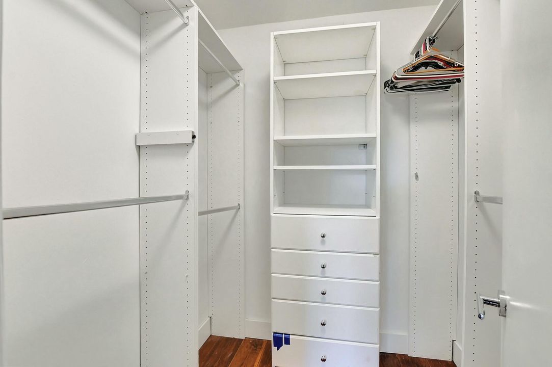 For Rent: $3,300 (1 beds, 1 baths, 793 Square Feet)