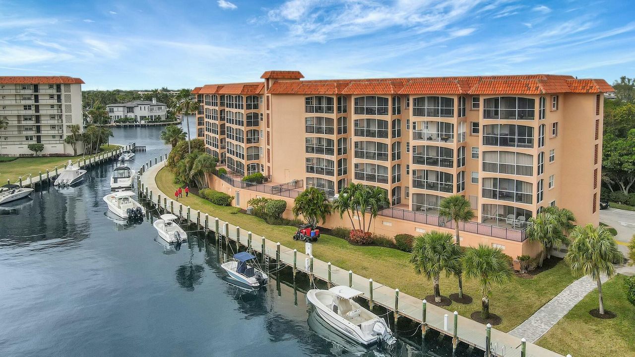 For Rent: $3,300 (1 beds, 1 baths, 793 Square Feet)