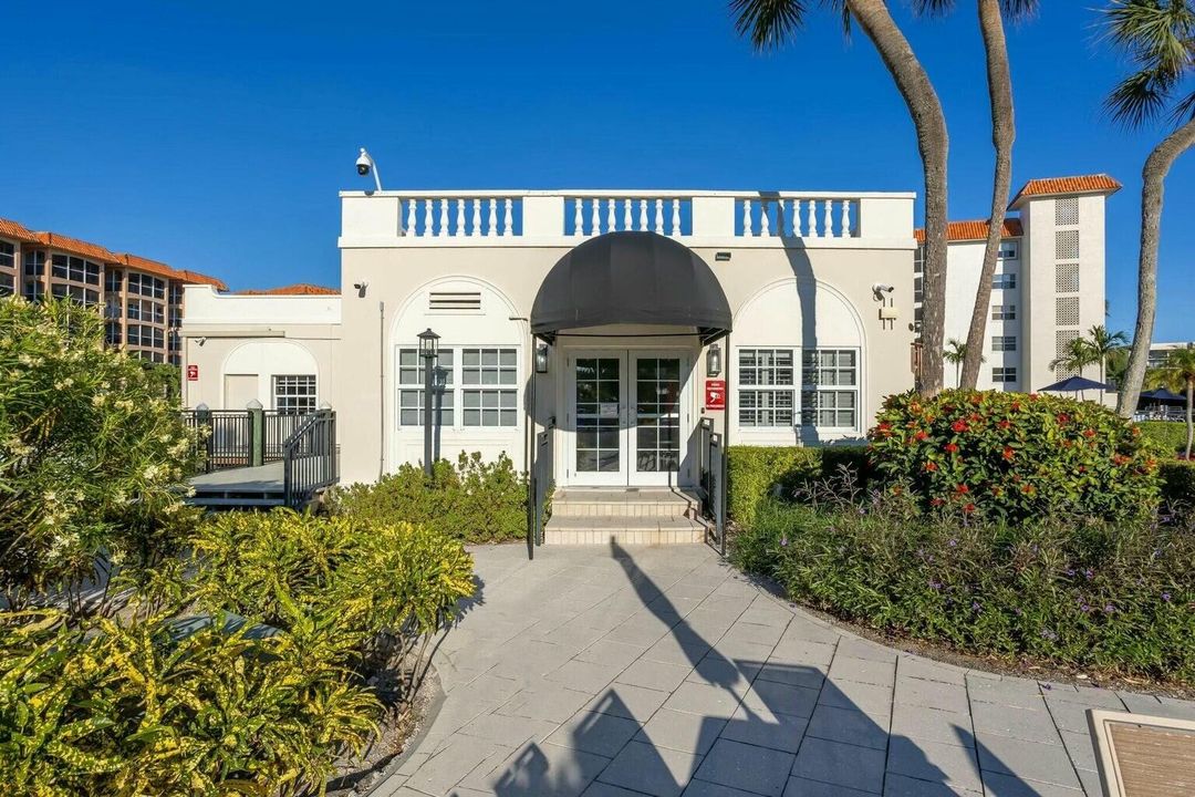 For Rent: $3,300 (1 beds, 1 baths, 793 Square Feet)