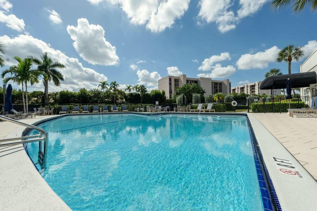 For Rent: $3,300 (1 beds, 1 baths, 793 Square Feet)