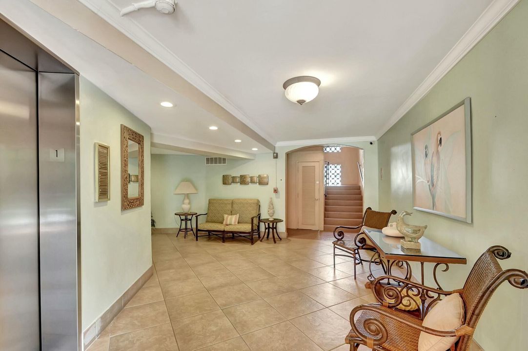 For Rent: $3,300 (1 beds, 1 baths, 793 Square Feet)