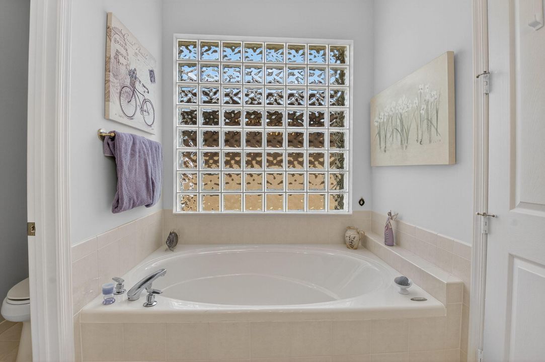 Activo con contrato: $409,000 (3 camas, 2 baños, 1599 Pies cuadrados)