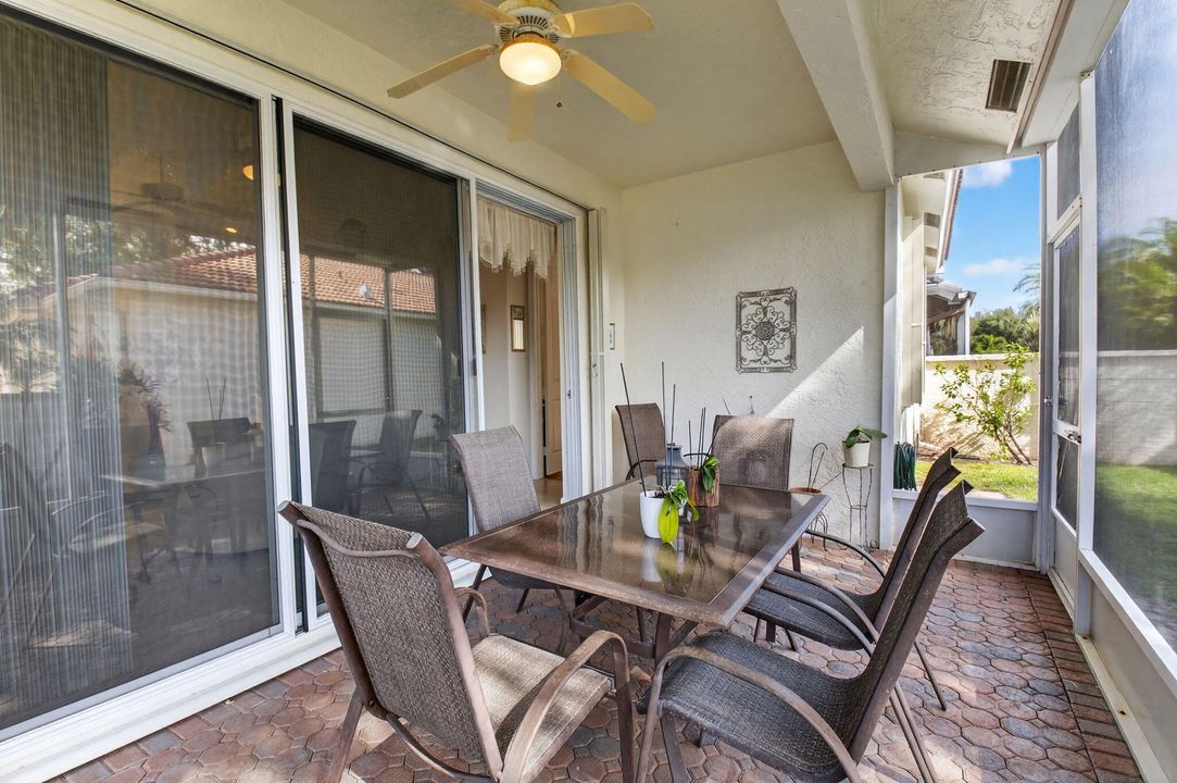 Activo con contrato: $409,000 (3 camas, 2 baños, 1599 Pies cuadrados)