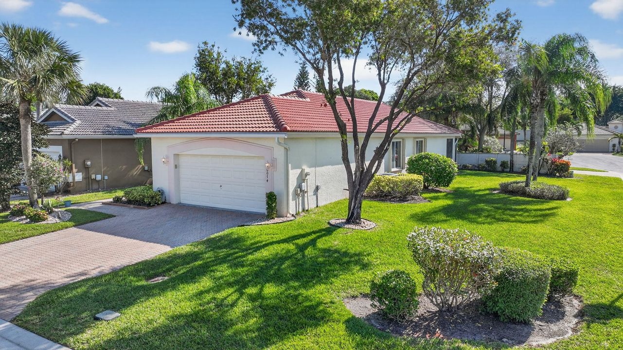 Activo con contrato: $409,000 (3 camas, 2 baños, 1599 Pies cuadrados)