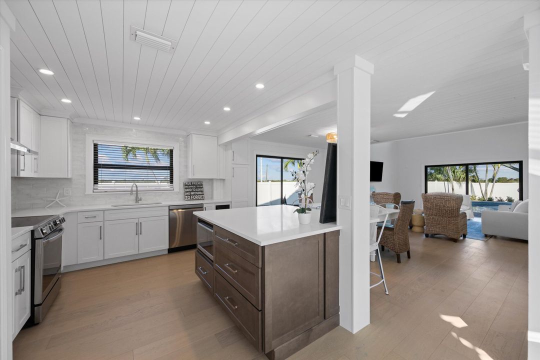 На продажу: $2,145,000 (4 спален, 4 ванн, 2482 Квадратных фут)