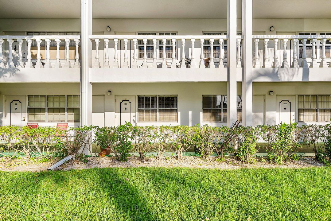 合同活跃: $1,950 (2 贝兹, 1 浴室, 875 平方英尺)