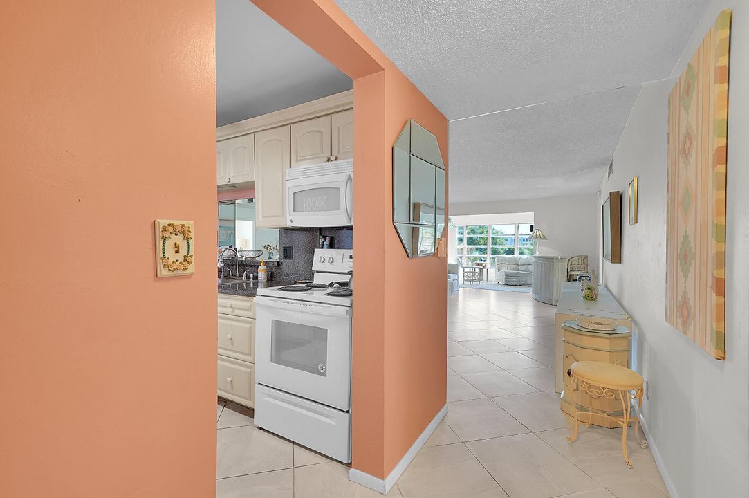 Под контрактом: $100,000 (2 спален, 2 ванн, 1088 Квадратных фут)