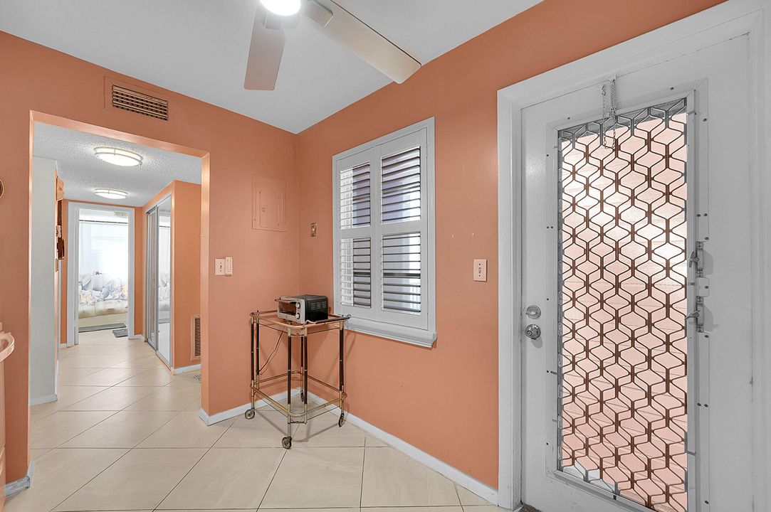 Под контрактом: $100,000 (2 спален, 2 ванн, 1088 Квадратных фут)