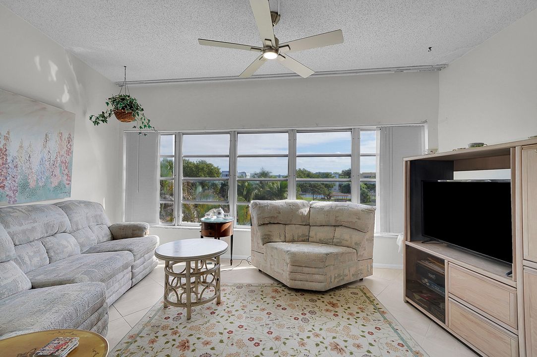 Под контрактом: $100,000 (2 спален, 2 ванн, 1088 Квадратных фут)