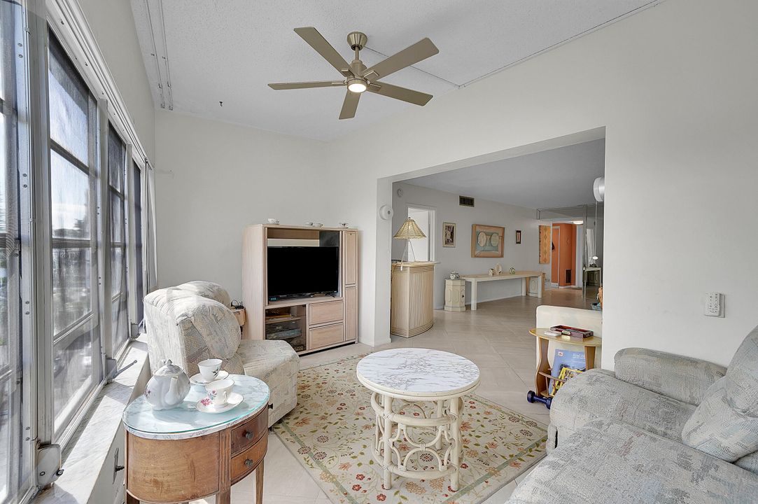 Под контрактом: $100,000 (2 спален, 2 ванн, 1088 Квадратных фут)