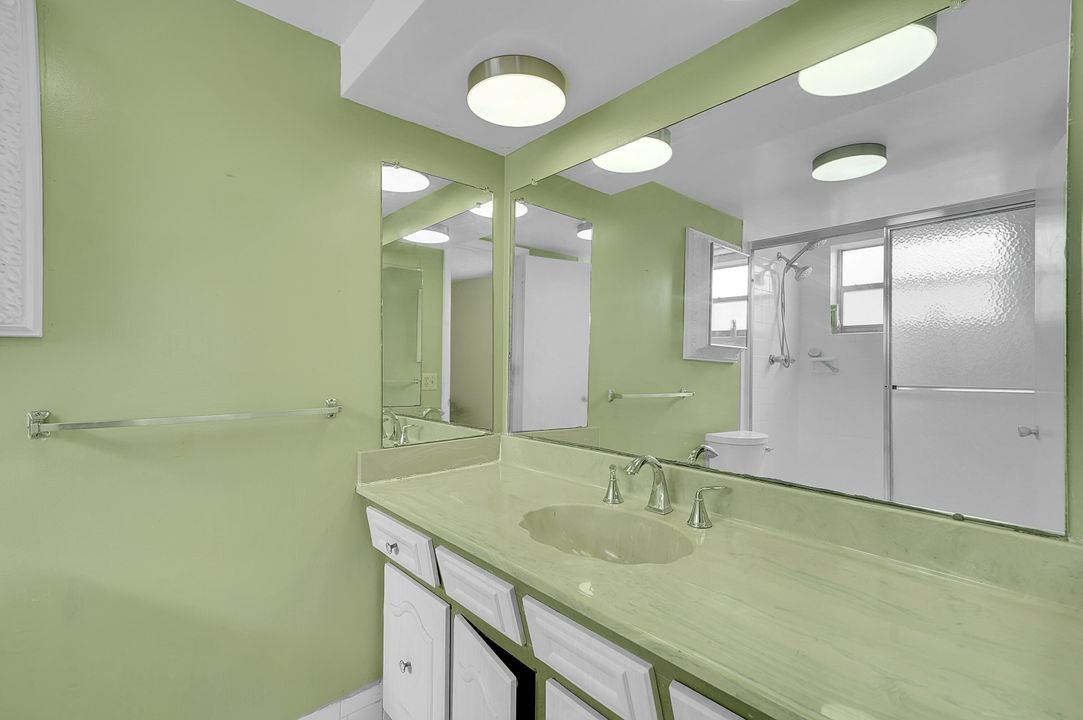 Под контрактом: $100,000 (2 спален, 2 ванн, 1088 Квадратных фут)