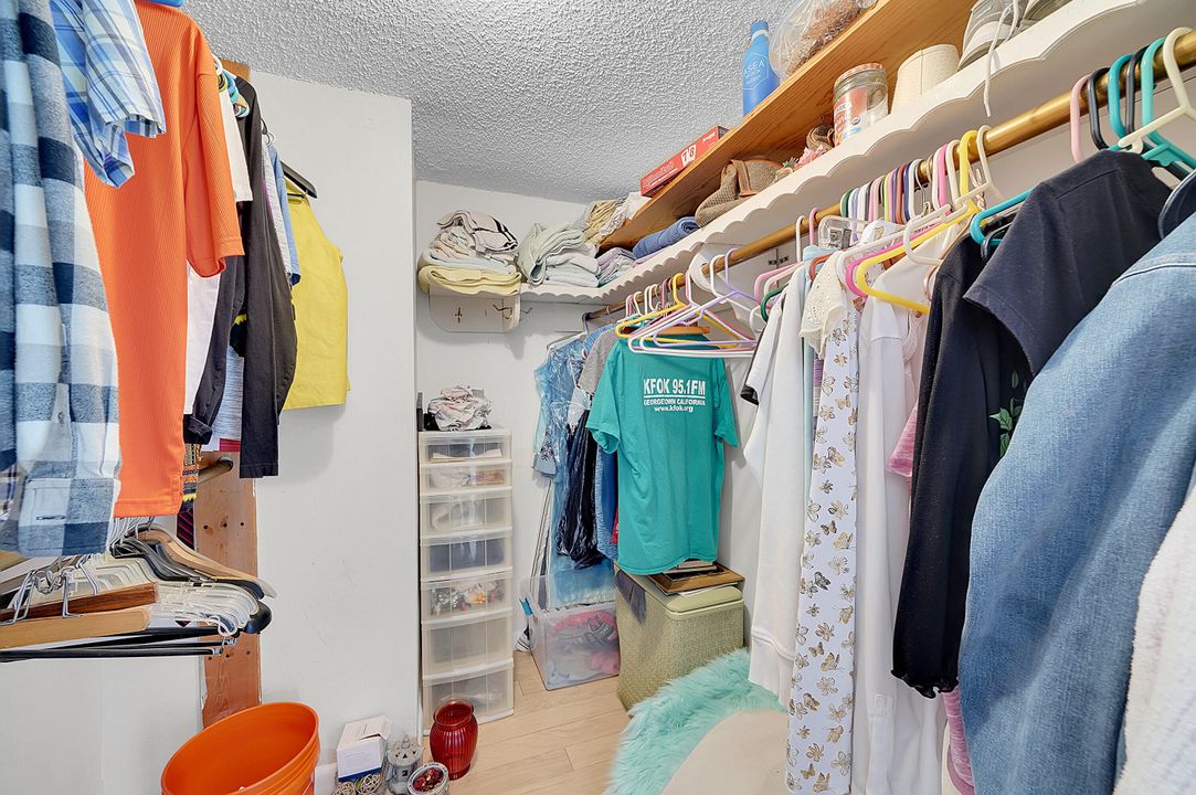 Под контрактом: $100,000 (2 спален, 2 ванн, 1088 Квадратных фут)