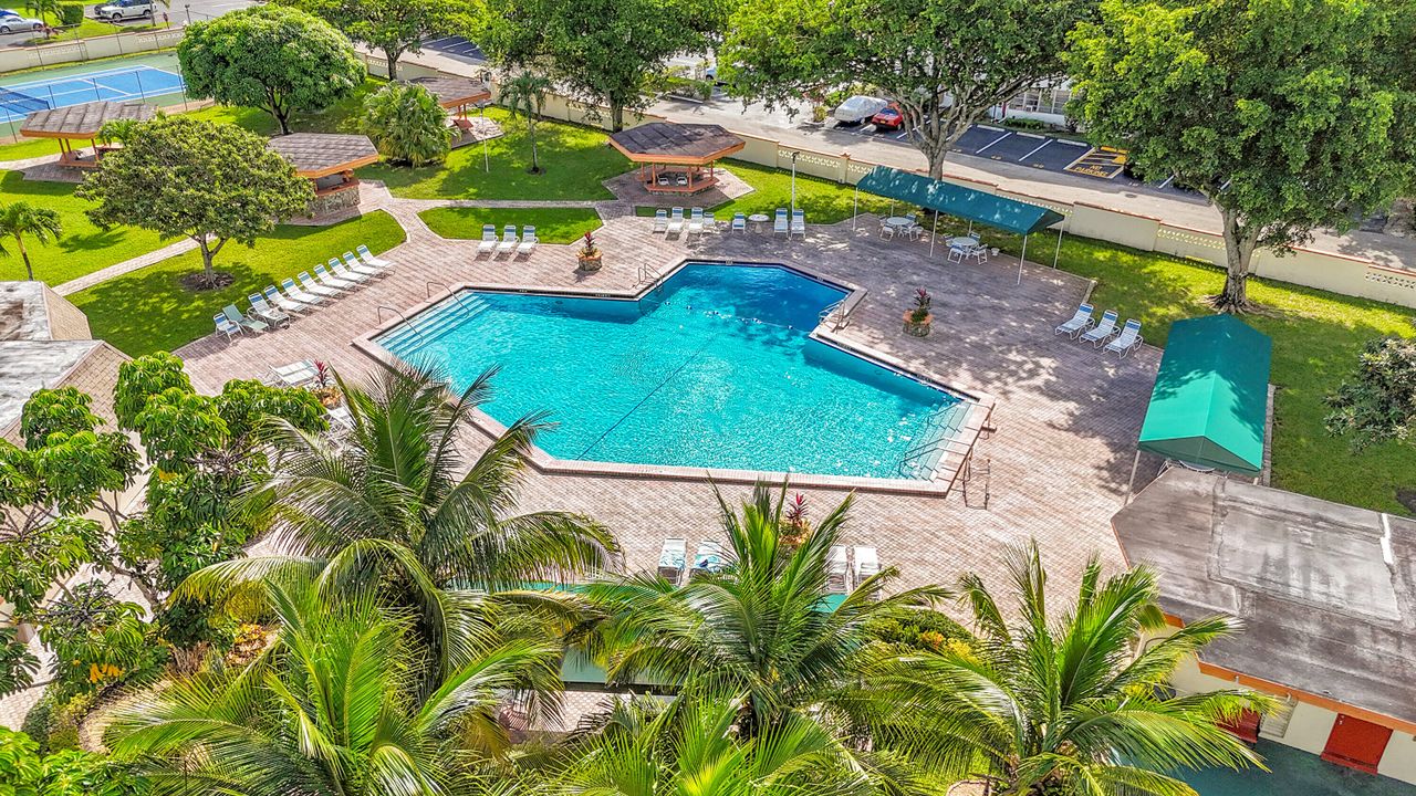 Под контрактом: $100,000 (2 спален, 2 ванн, 1088 Квадратных фут)