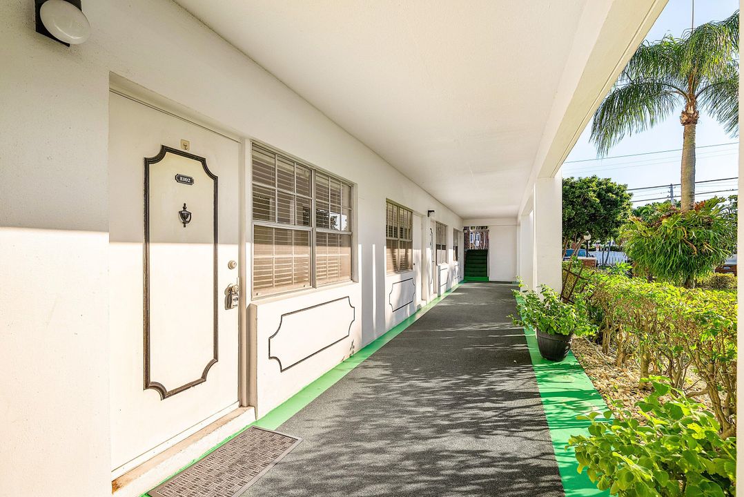 待售: $229,999 (2 贝兹, 1 浴室, 875 平方英尺)