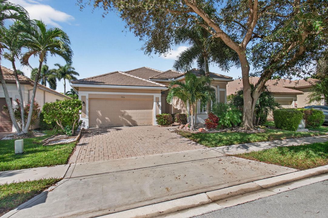 В аренду: $6,000 (4 спален, 2 ванн, 2229 Квадратных фут)