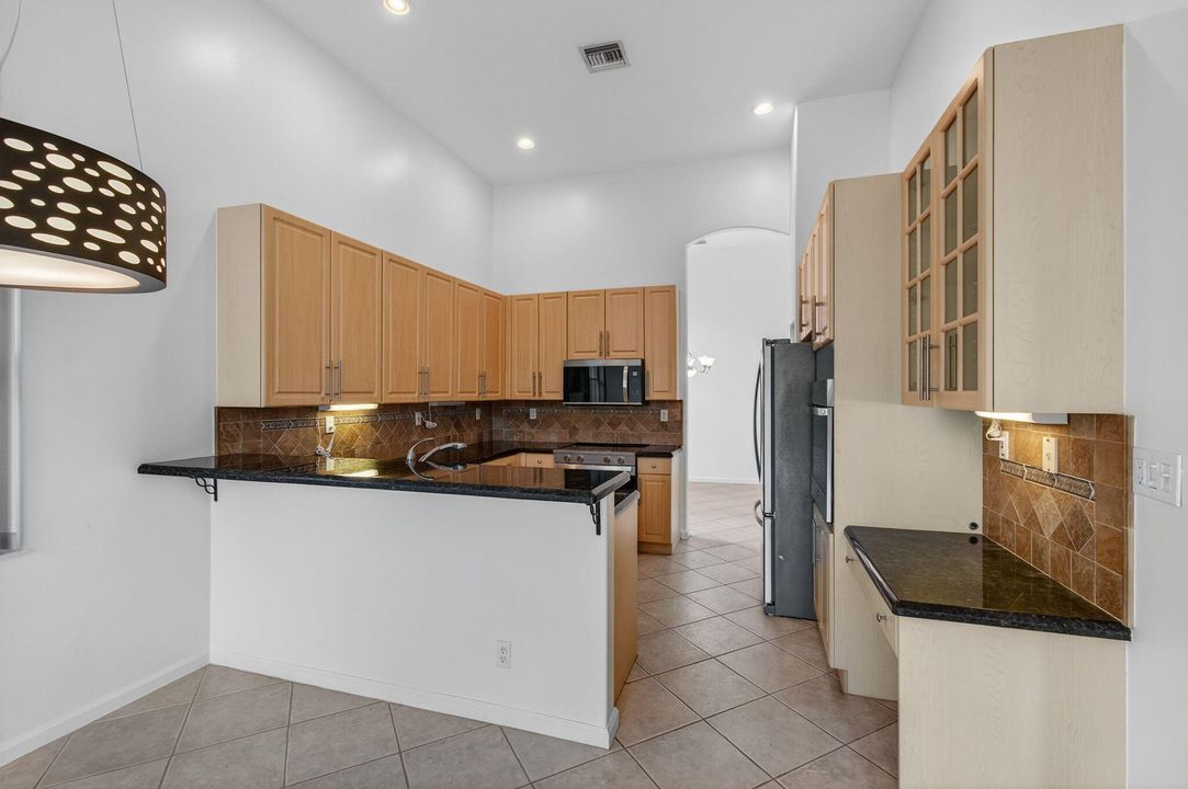 В аренду: $6,000 (4 спален, 2 ванн, 2229 Квадратных фут)