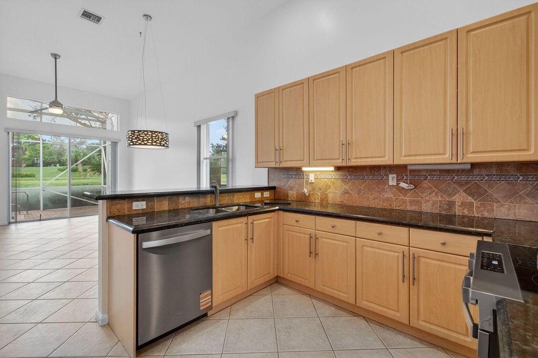 В аренду: $6,000 (4 спален, 2 ванн, 2229 Квадратных фут)