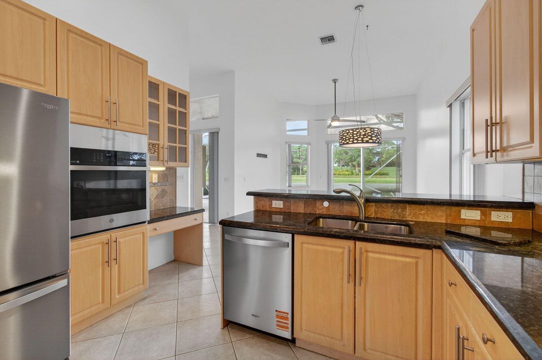 В аренду: $6,000 (4 спален, 2 ванн, 2229 Квадратных фут)