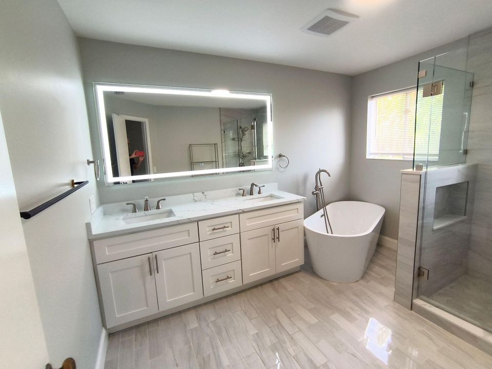 合同活跃: $3,350 (3 贝兹, 2 浴室, 1728 平方英尺)