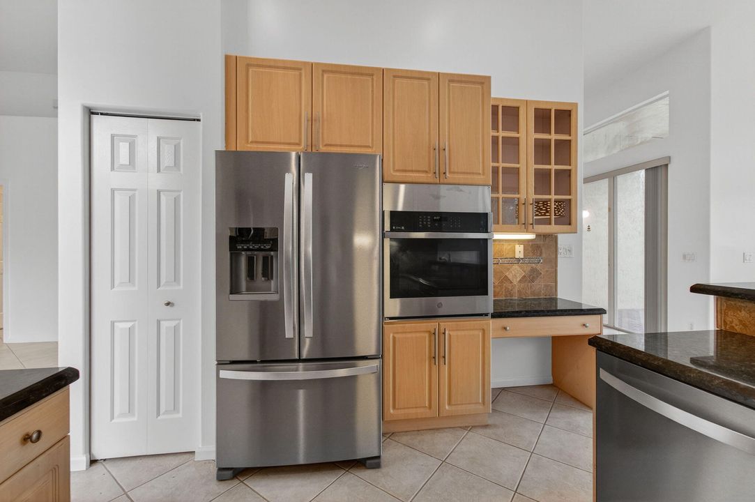 В аренду: $6,000 (4 спален, 2 ванн, 2229 Квадратных фут)