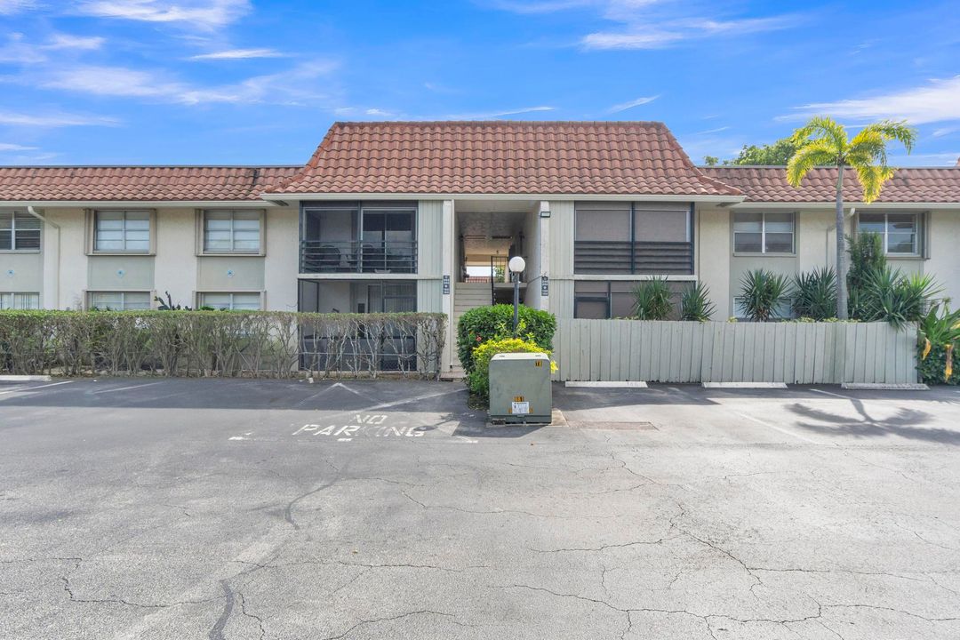 合同活跃: $150,000 (1 贝兹, 1 浴室, 729 平方英尺)