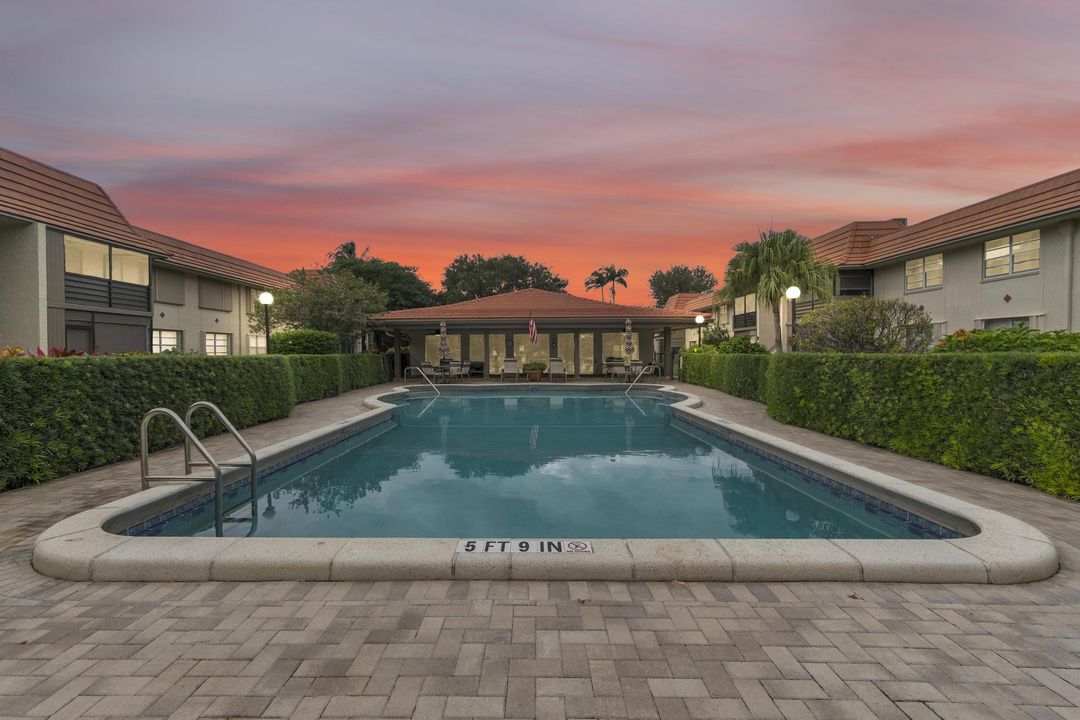 合同活跃: $150,000 (1 贝兹, 1 浴室, 729 平方英尺)