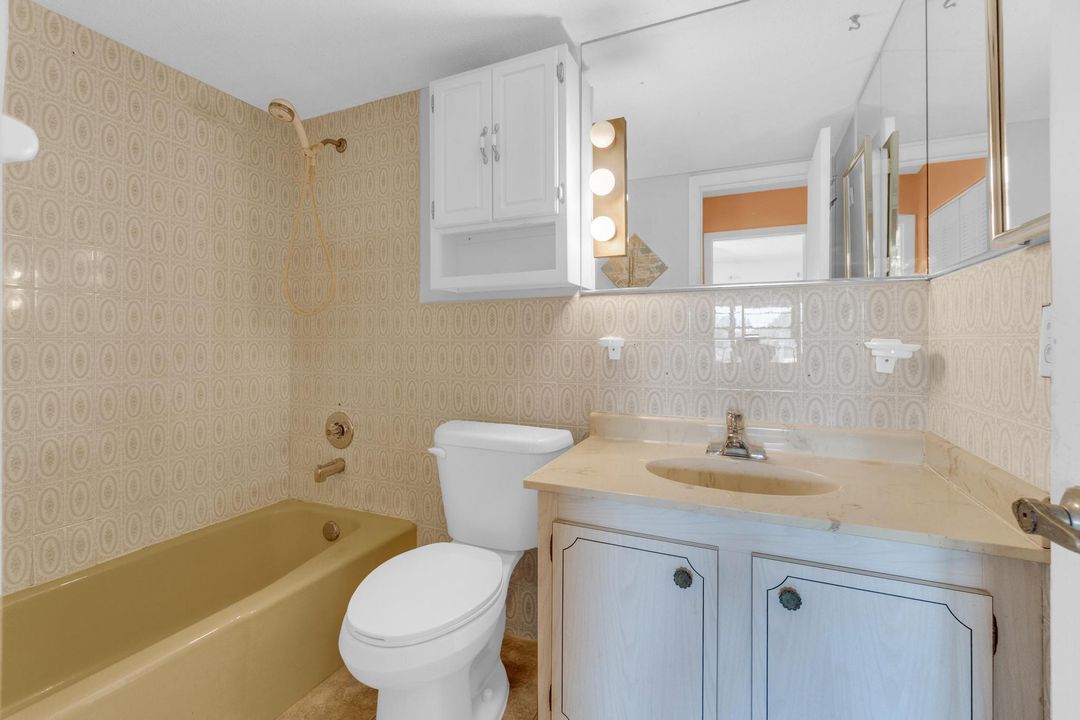 合同活跃: $150,000 (1 贝兹, 1 浴室, 729 平方英尺)