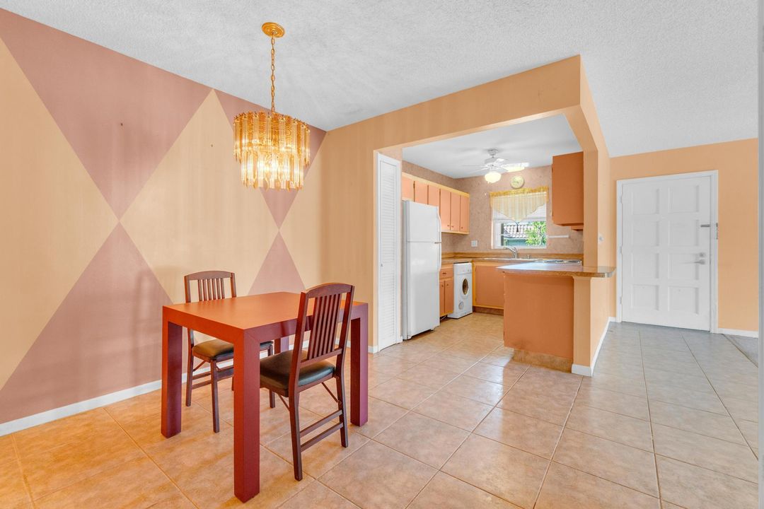 合同活跃: $150,000 (1 贝兹, 1 浴室, 729 平方英尺)