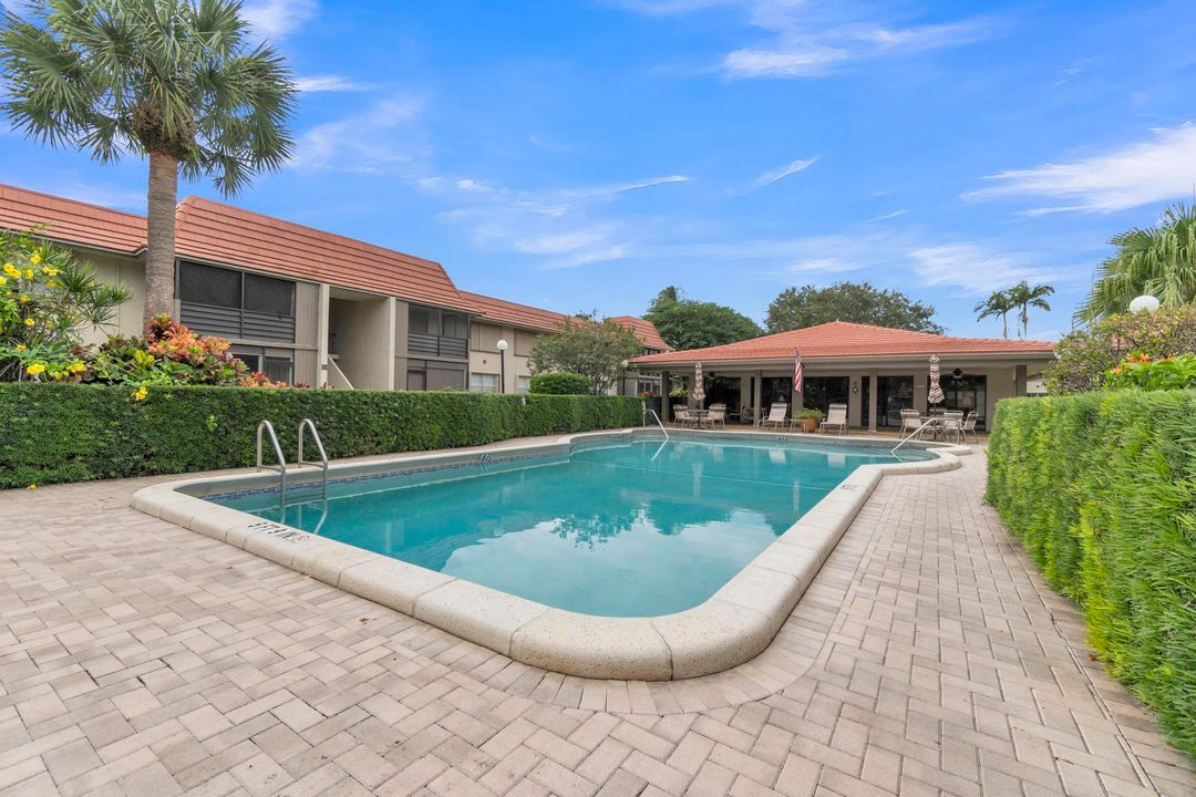 合同活跃: $150,000 (1 贝兹, 1 浴室, 729 平方英尺)