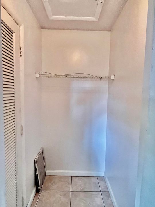 For Sale: $205,000 (2 beds, 2 baths, 969 Square Feet)