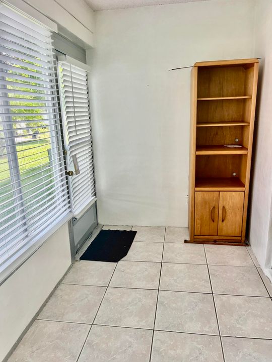 For Sale: $205,000 (2 beds, 2 baths, 969 Square Feet)