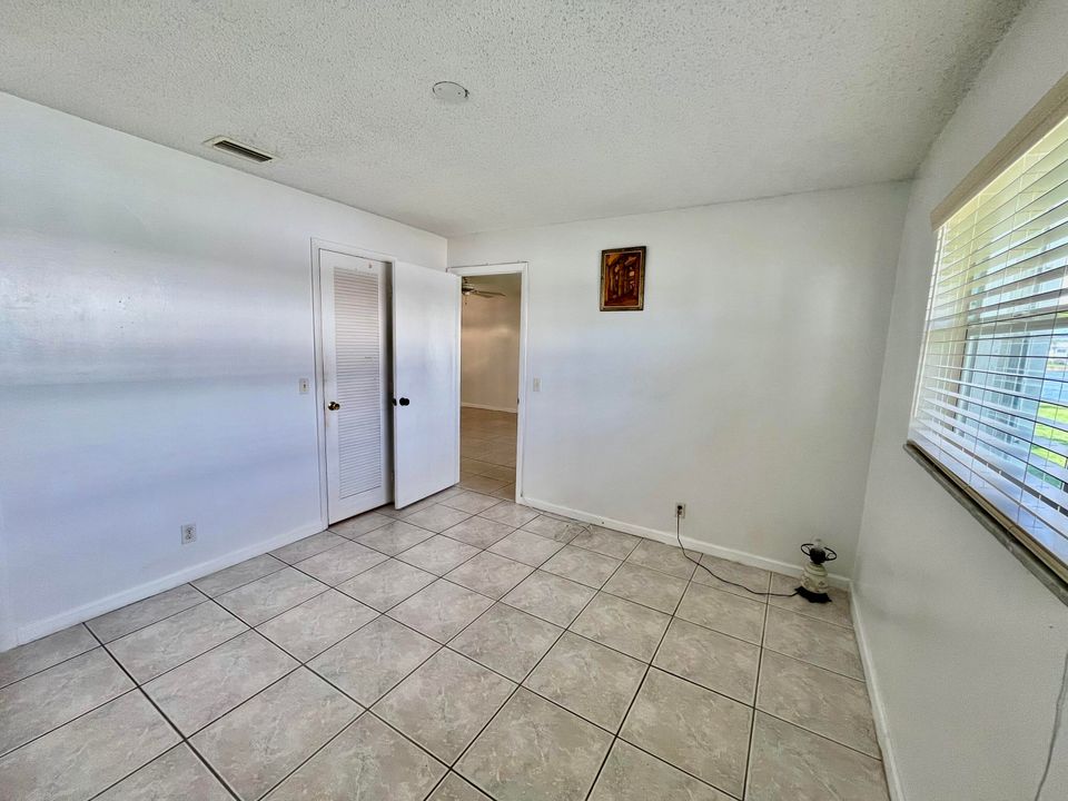 For Sale: $205,000 (2 beds, 2 baths, 969 Square Feet)