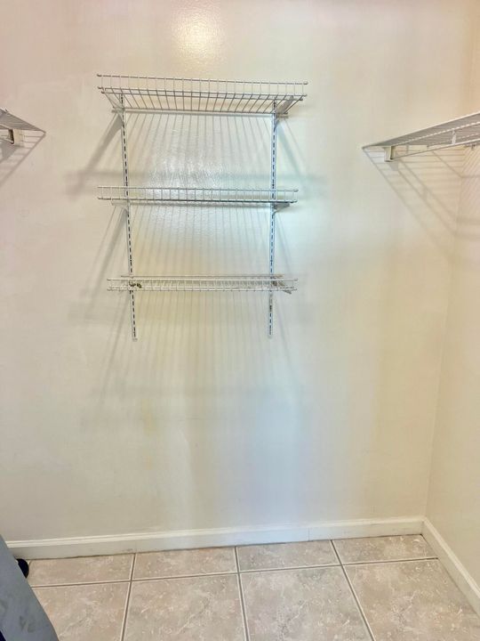 For Sale: $205,000 (2 beds, 2 baths, 969 Square Feet)